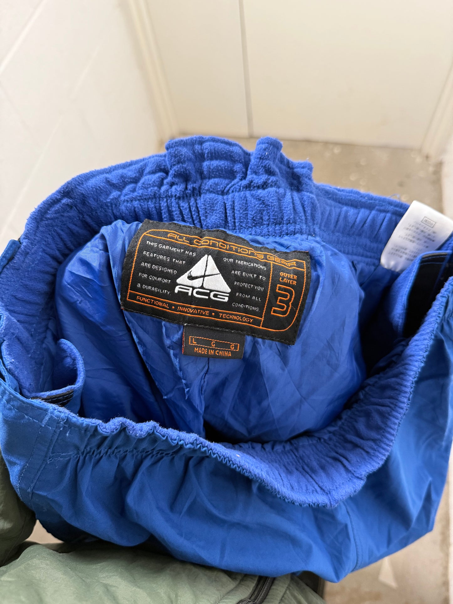 Authentic Vintage Nike ACG Ski Cargo Trousers (L)