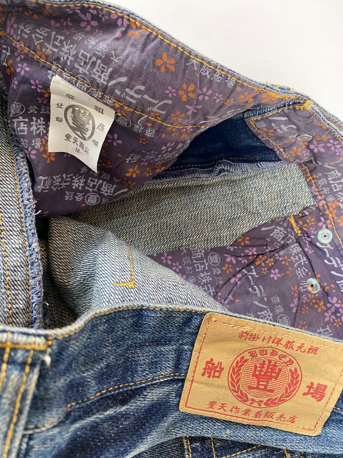 Authentic Vintage Jeans (33")