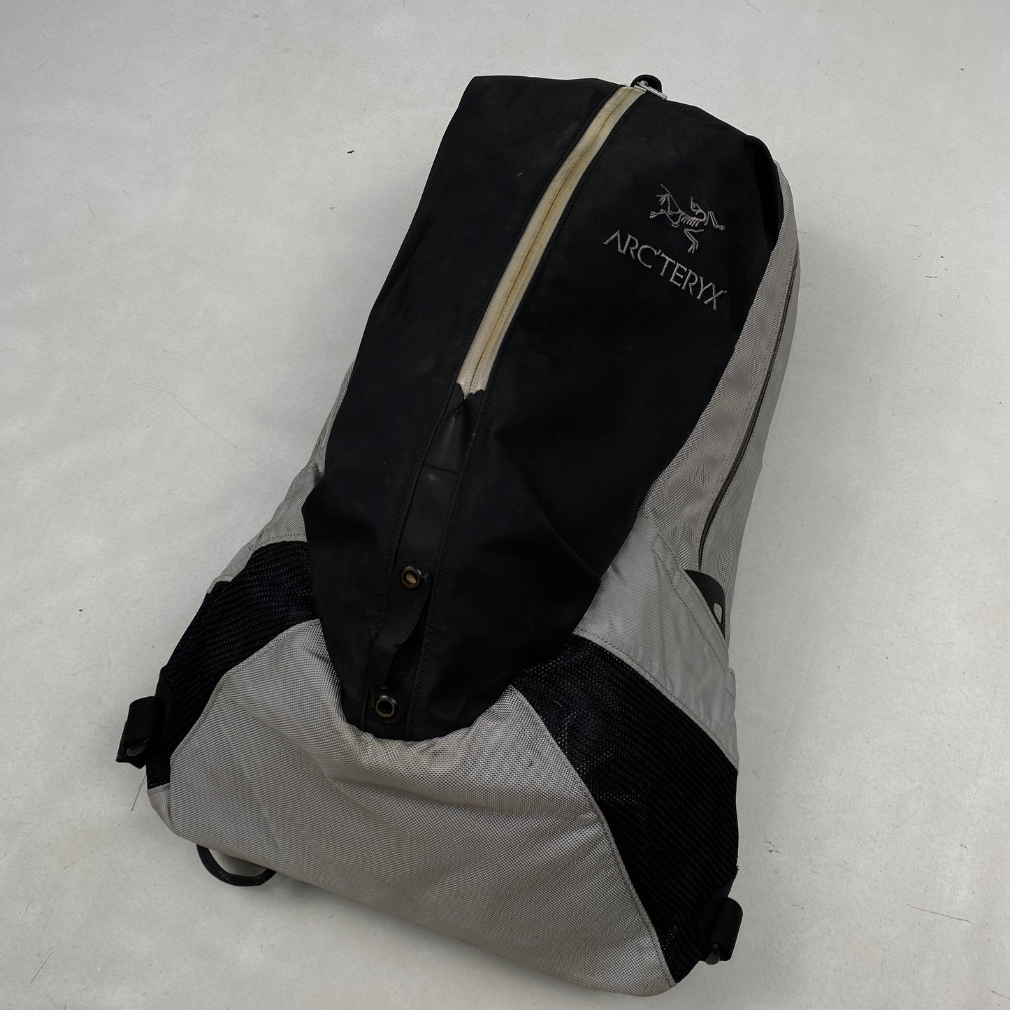 Authentic Vintage Arcteryx Arro 22 Backpack