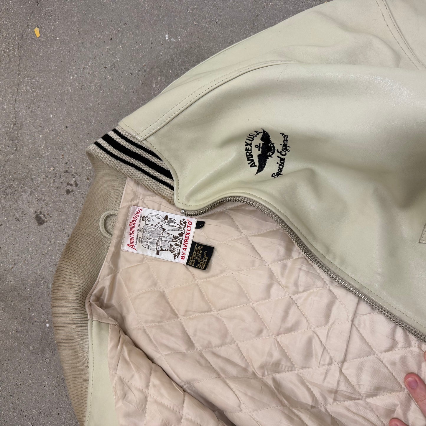 Authentic Vintage Avirex USA LeatherJacket (L)