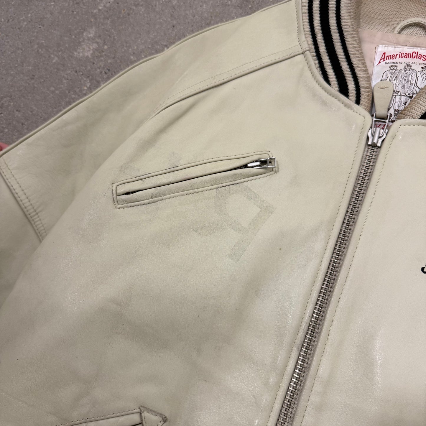 Authentic Vintage Avirex USA LeatherJacket (L)